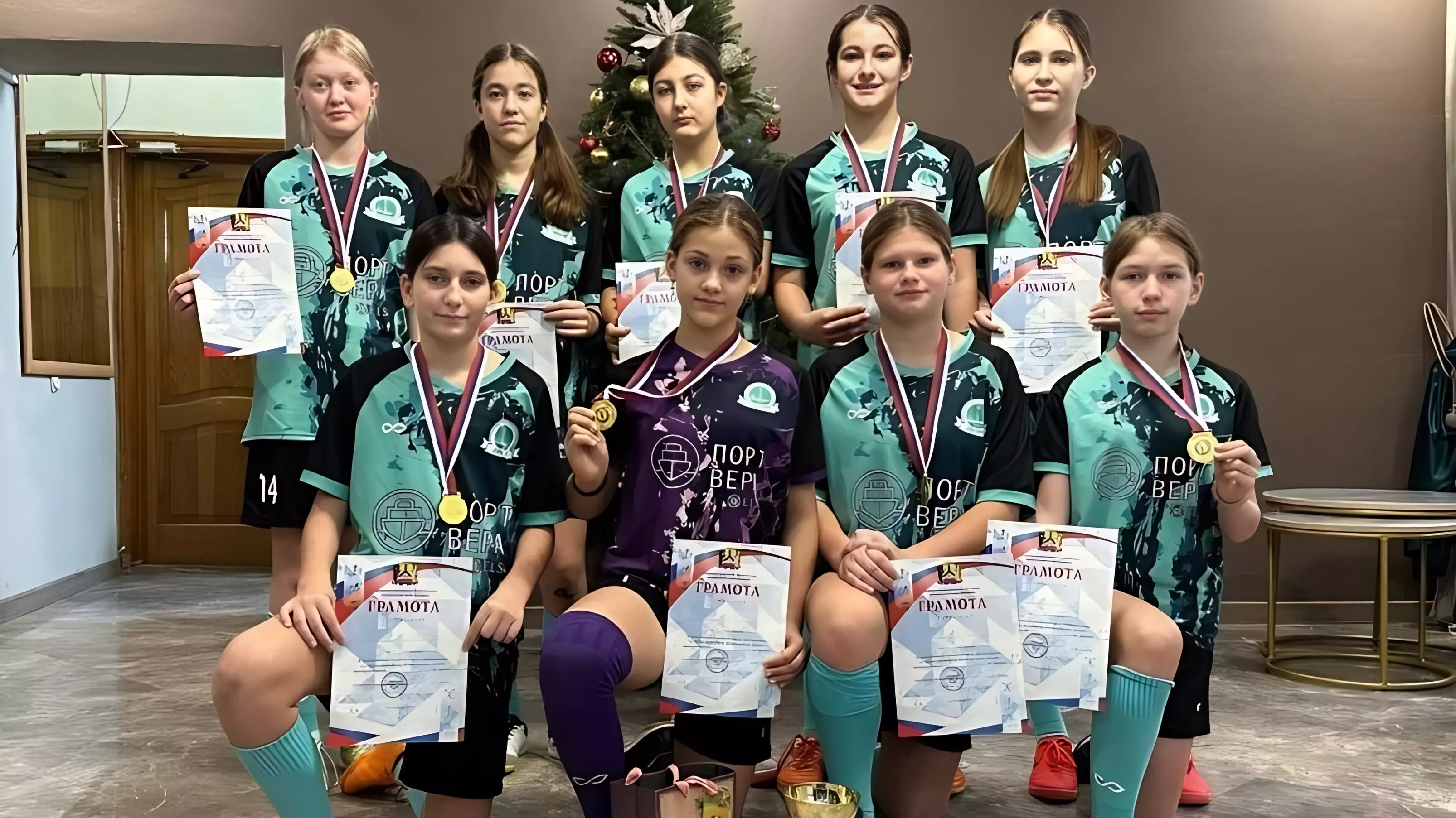 Девочки из команды «Алеут» одержали победу на дальневосточном турнире по мини-футболу