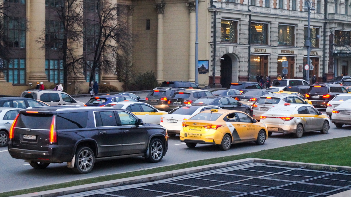 Не были готовы: водители Владивостока встали в пробку