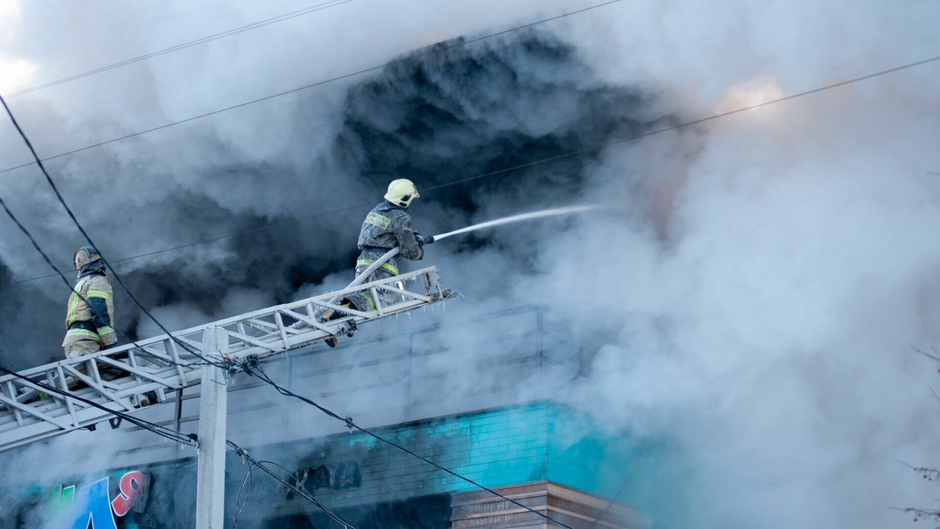 Пять человек не могли выбраться из горящего дома во Владивостоке