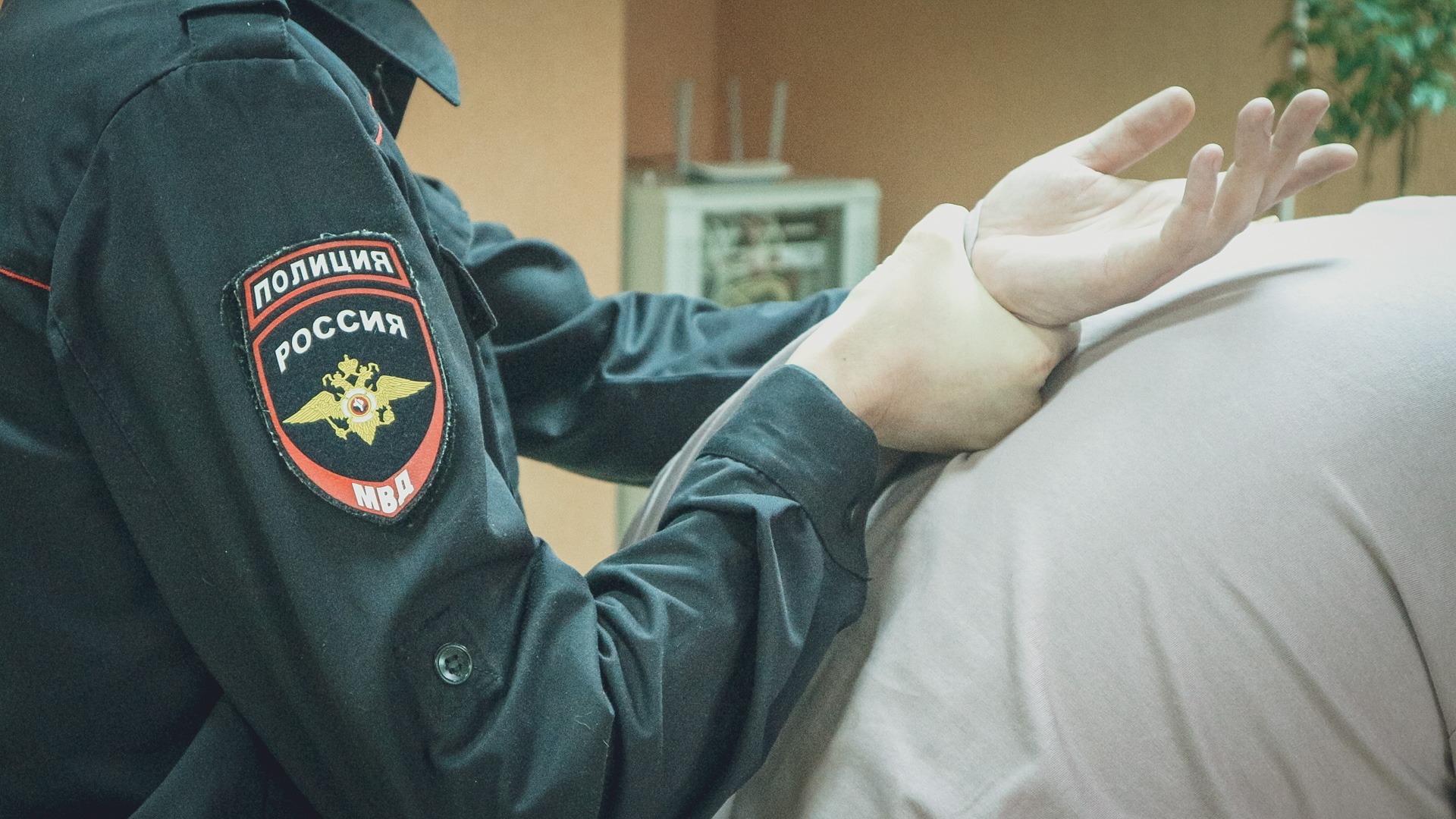 Полицейские поймали иностранцев, промышлявших кражами во Владивостоке