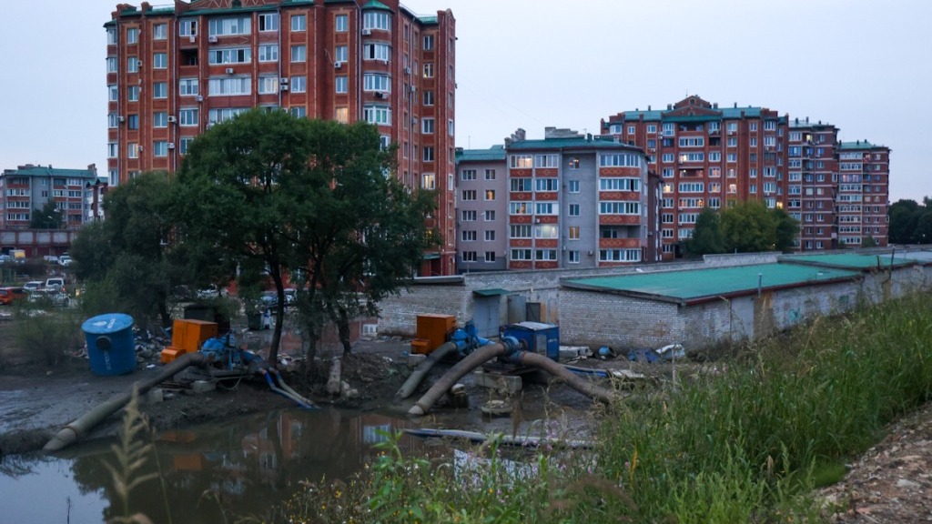 «Это абсурдное дело»: Олег Кожемяко — о строительстве в районе дамбы в Уссурийске
