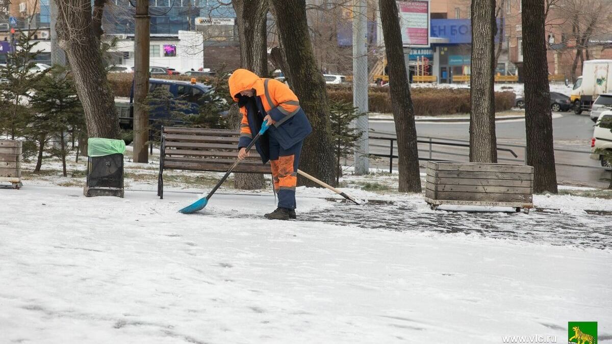 Во Владивостоке успешно ликвидируют последствия «ледяного дождя»