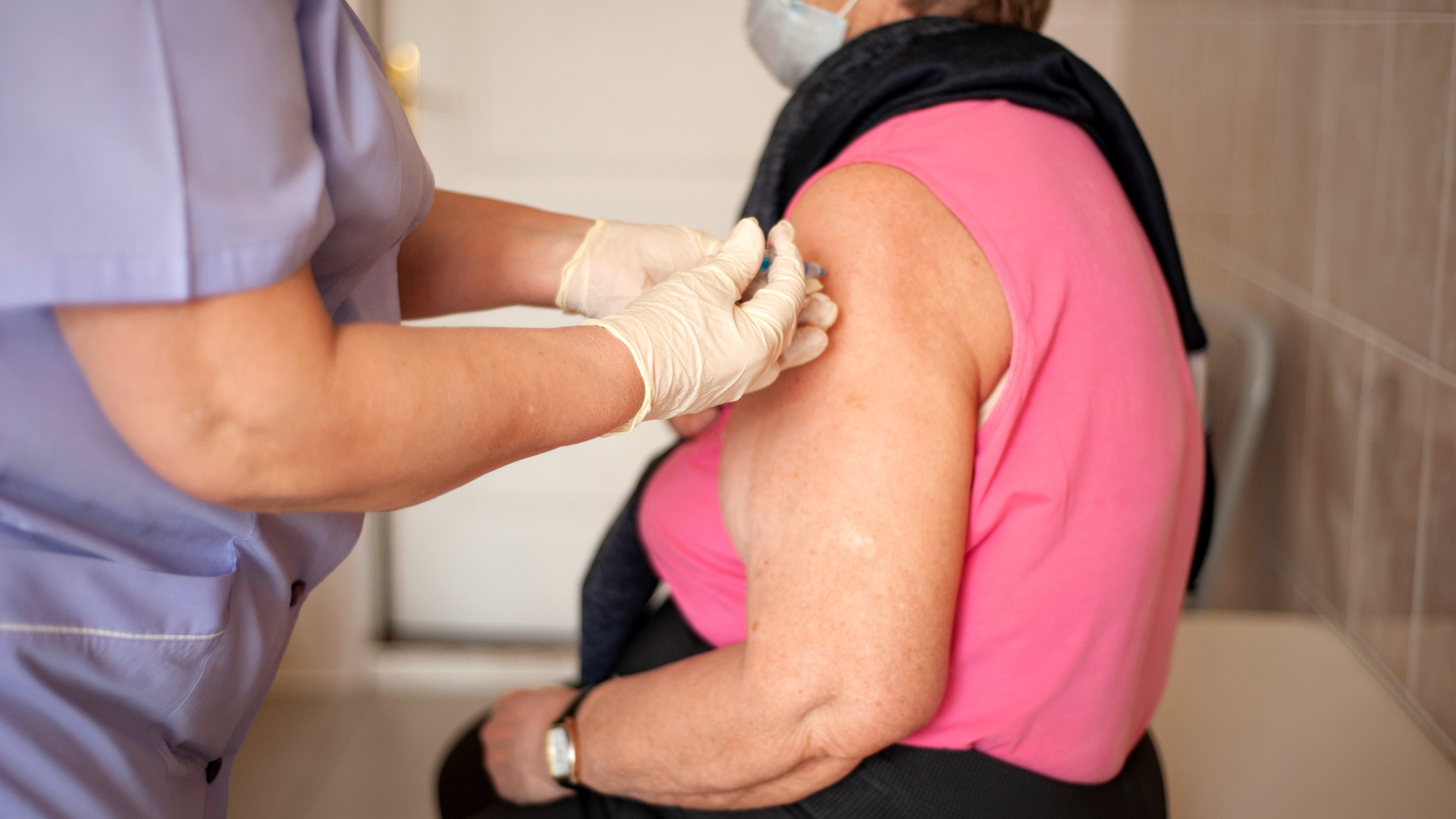 Официально: в Минздраве перечислили все противопоказания к вакцинации от COVID-19
