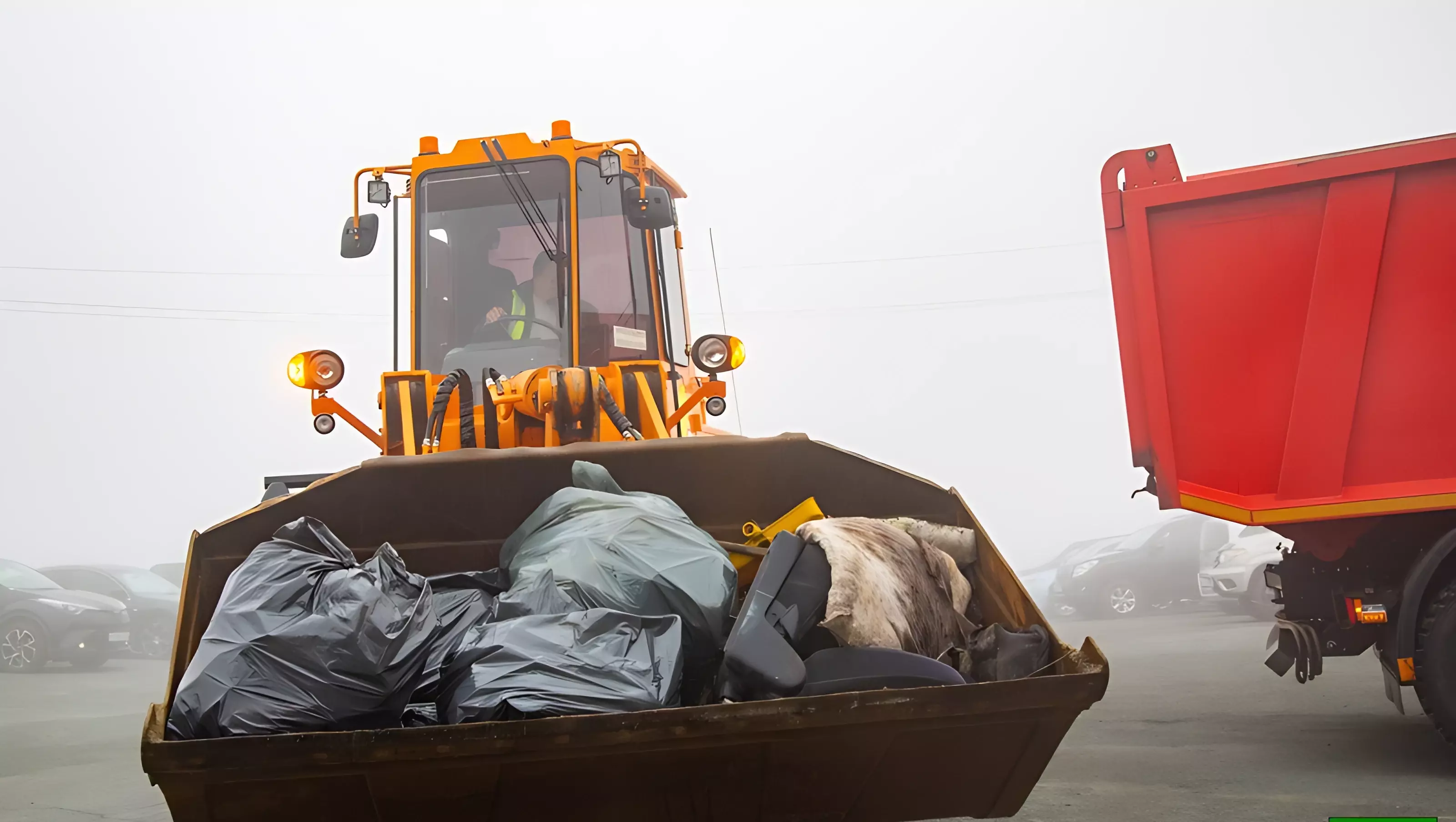 Больше 100 грузовиков с мусором вывезли после субботников во Владивостоке