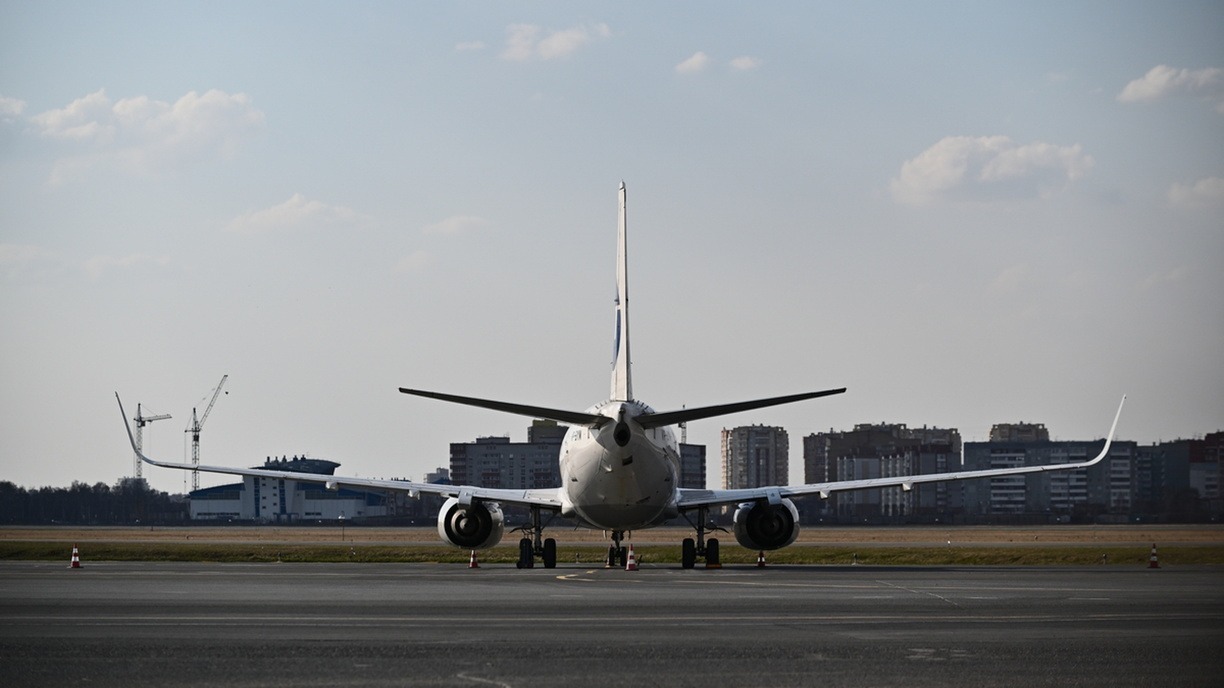 Почти 300 пассажиров застряли в аэропорту Владивостока из-за замены самолета