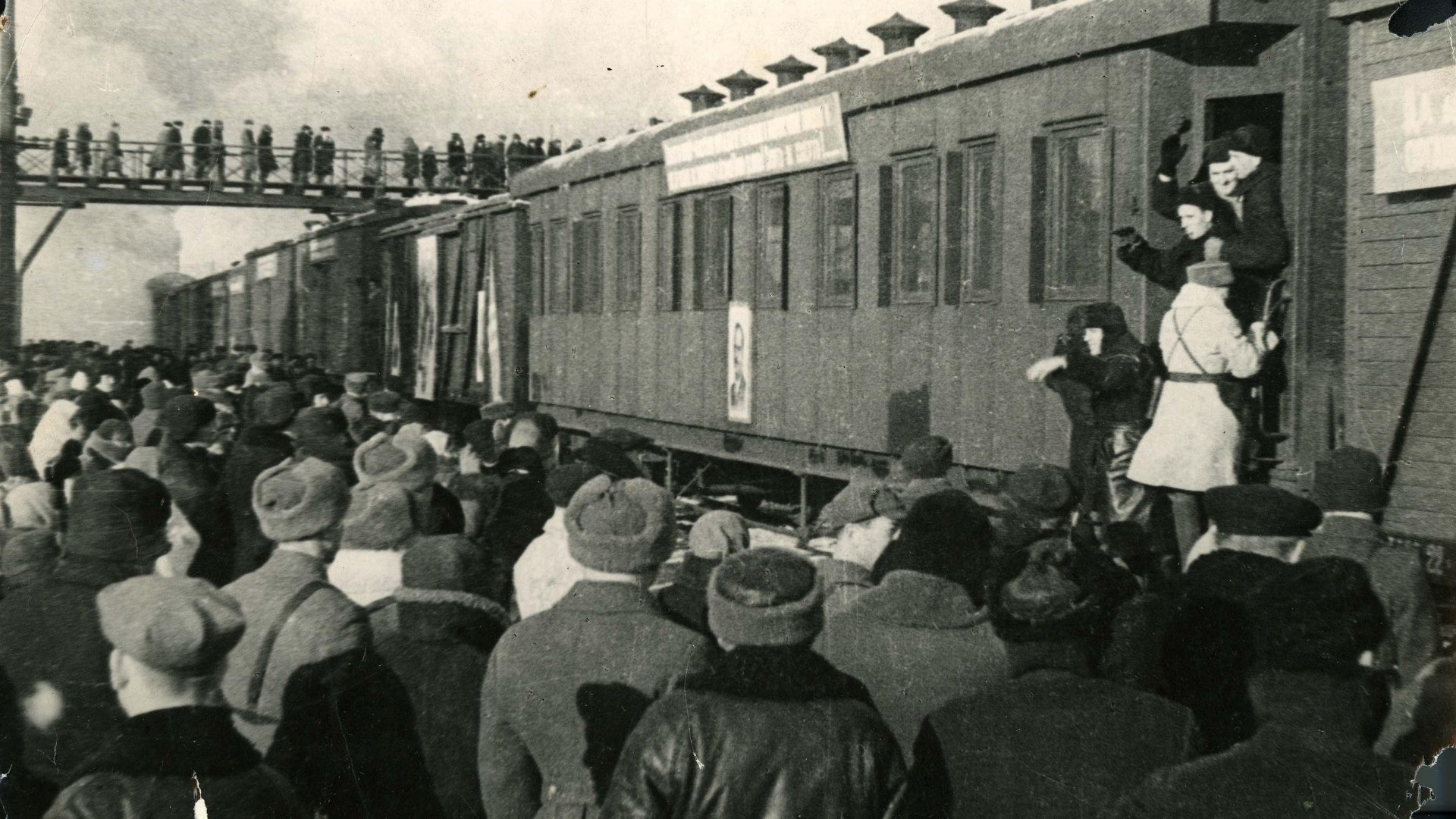 Отправка эшелона из Владивостока на Ленинградский фронт