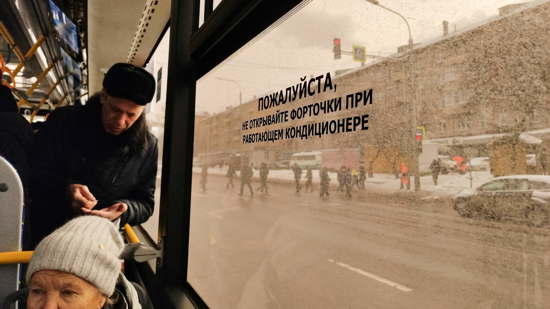 «Зайцы» нашли для себя экстремальный способ не платить за проезд во Владивостоке