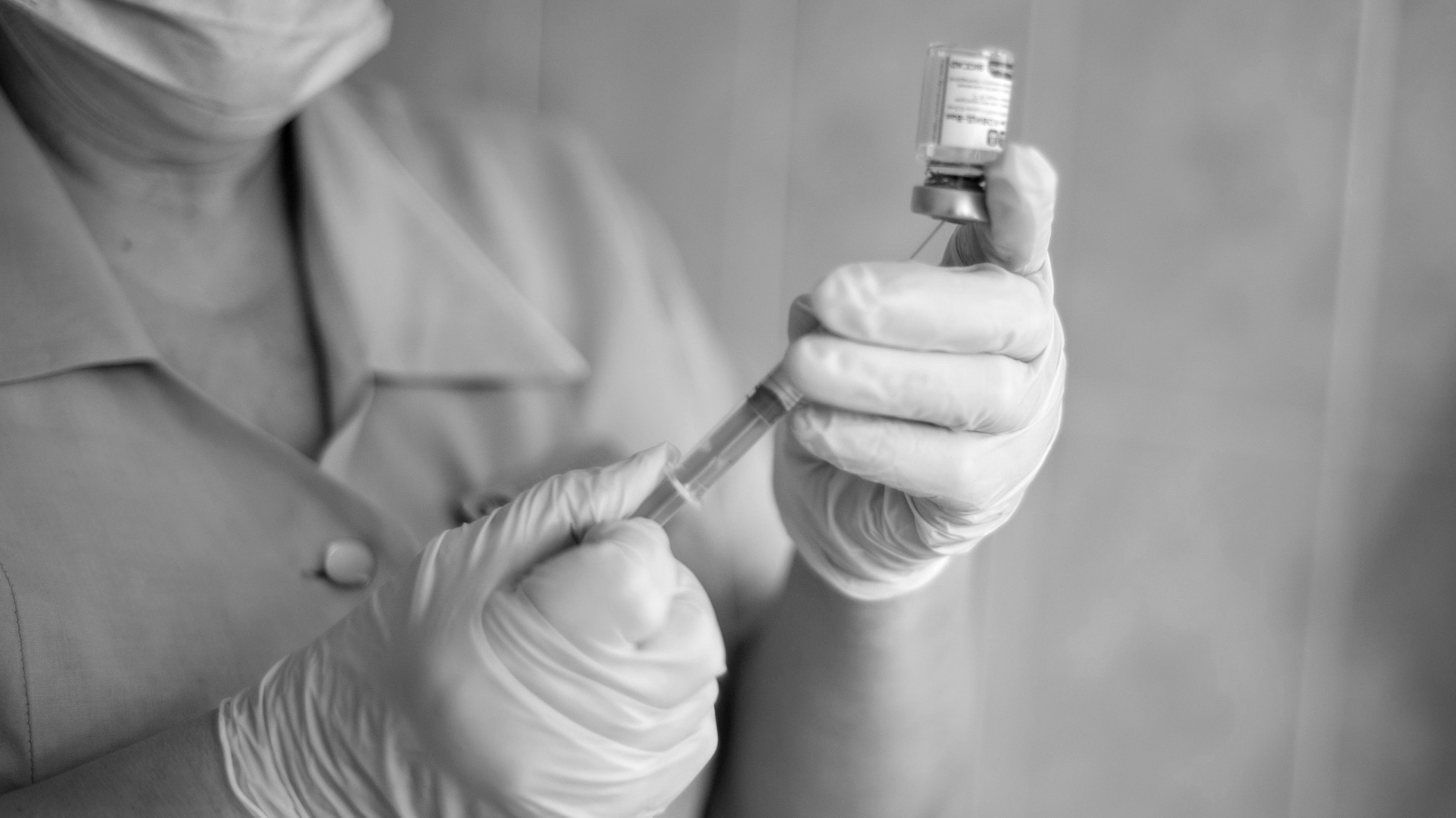 Популярную в России вакцину от COVID перестали производить