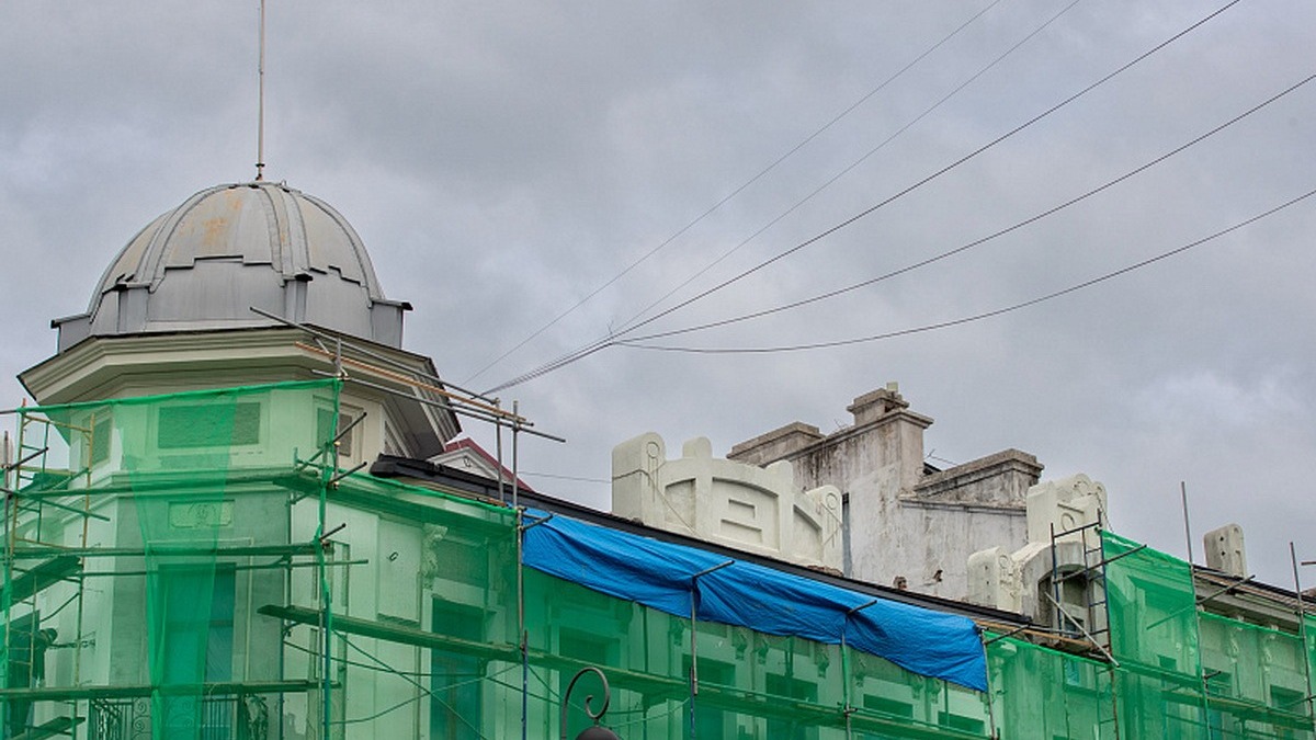 Во Владивостоке начался ремонт исторического здания «Дом Демби»