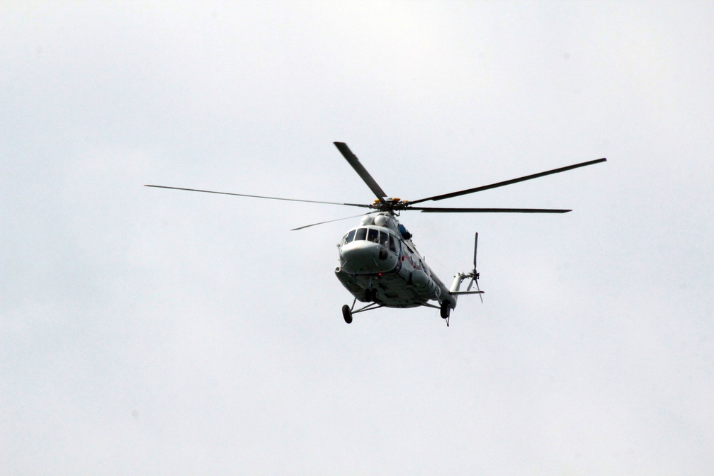 «Никто никуда не летит»: к месту падения вертолета на Камчатке прибыли медики