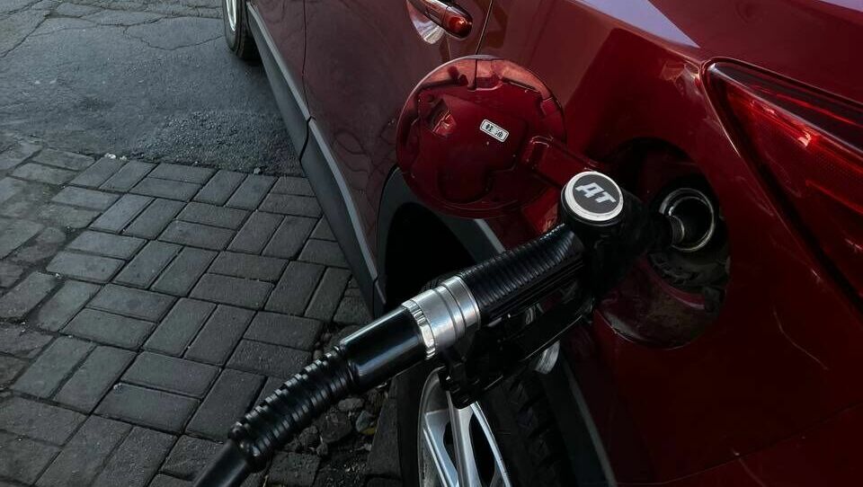 Российский эксперт призвал автомобилистов раскошелиться на топливо по важной причине