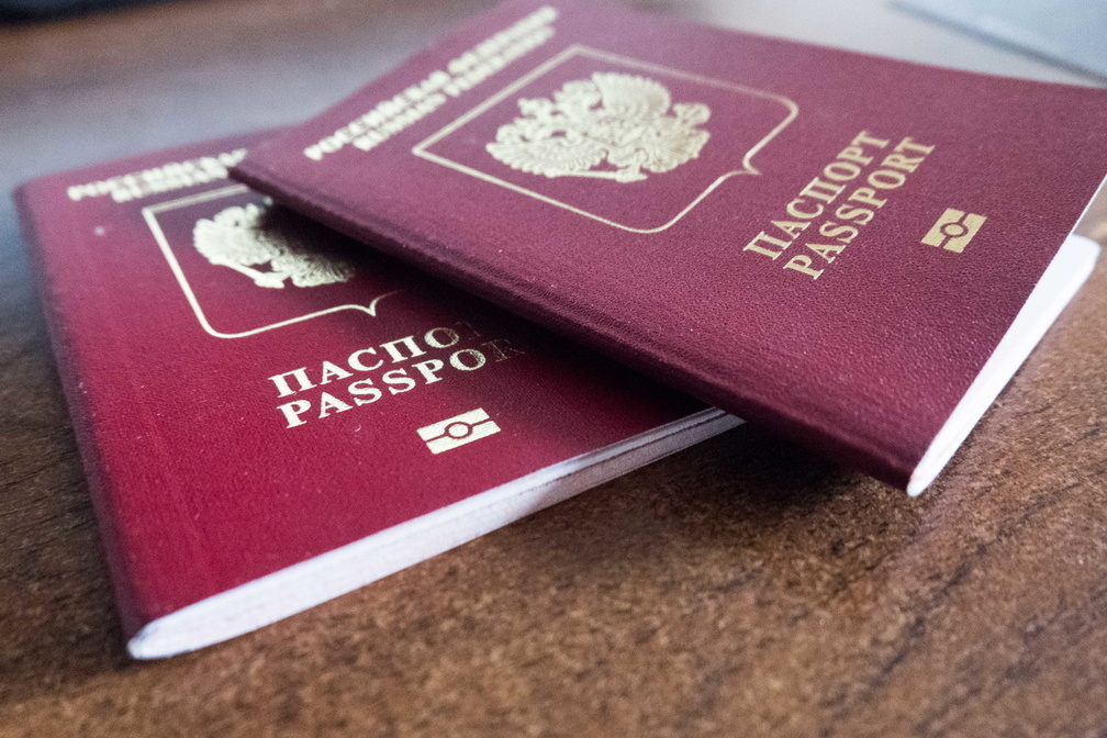 «А где ваш загранпаспорт?»: МФЦ Приморья выдают документы нового образца