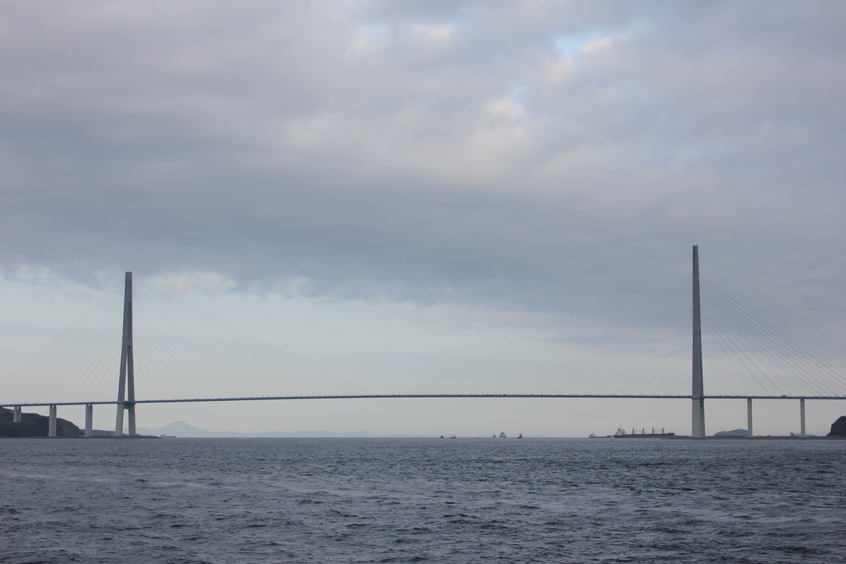 Из-за перекрытия моста людей с острова Русский увезут во Владивосток на пароме