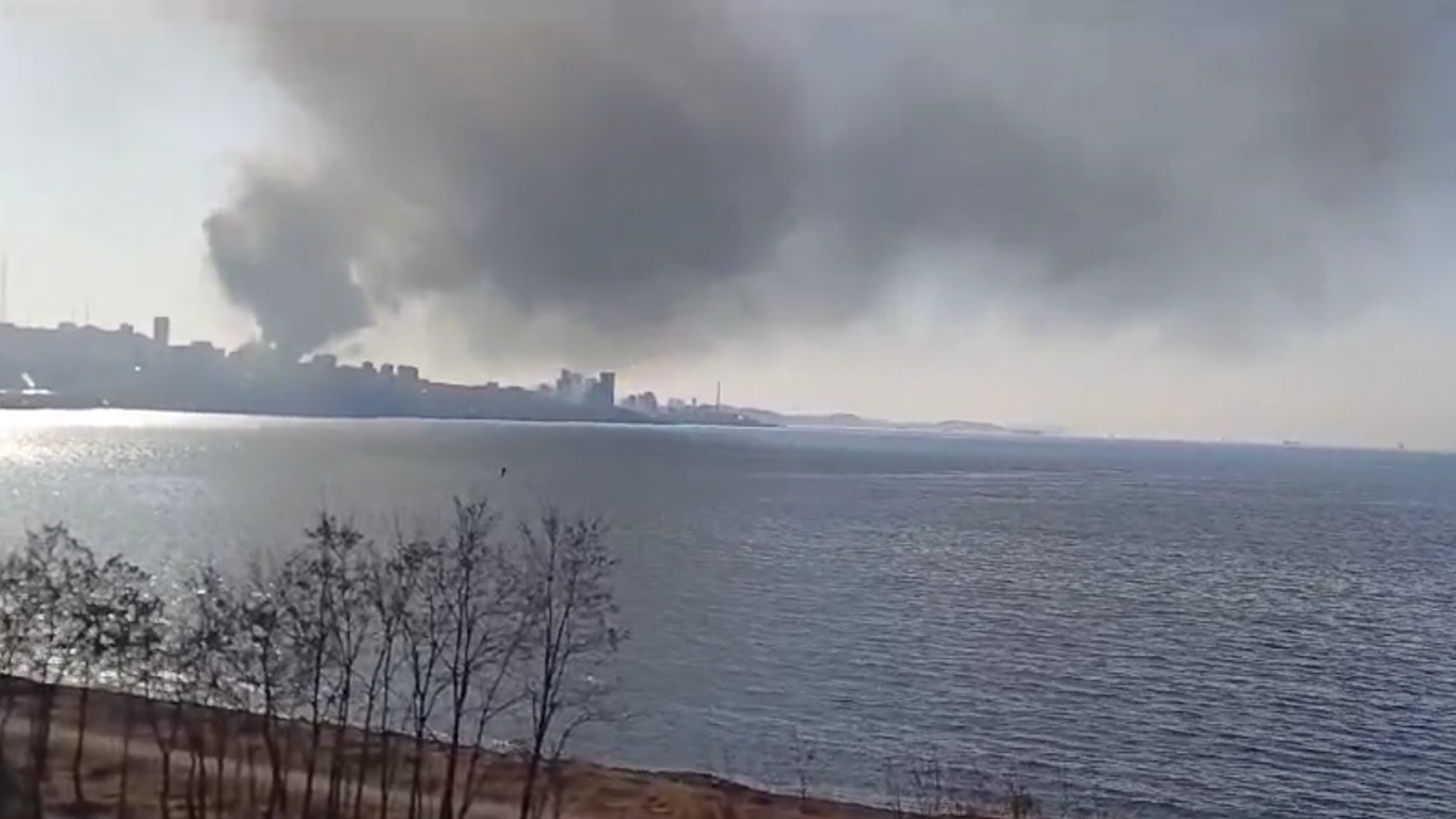 Как сейчас выглядит пожарище у «Башен Близнецов» во Владивостоке — видео