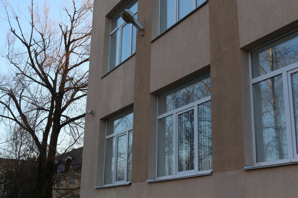 Из окна общежития в Приморье выпали девушки — соцсети
