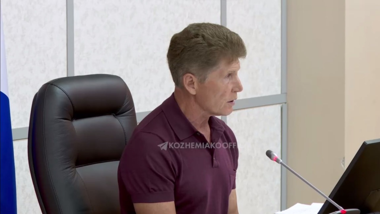 Олег Кожемяко уволил главу Примавтодора после жалоб жителей на убитые дороги