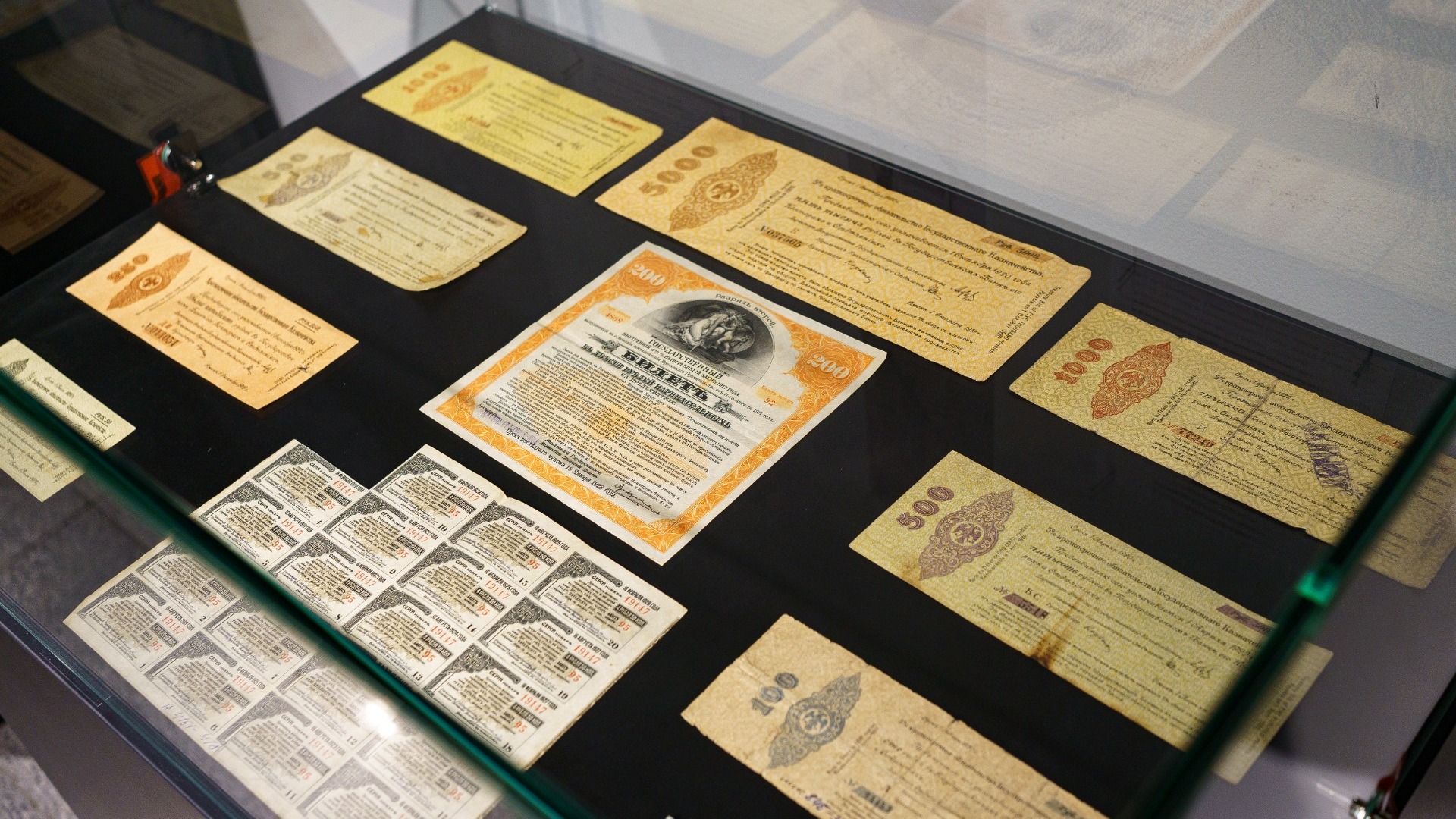 Выставка «Истории денег» работает в ведущем музее Приморского края