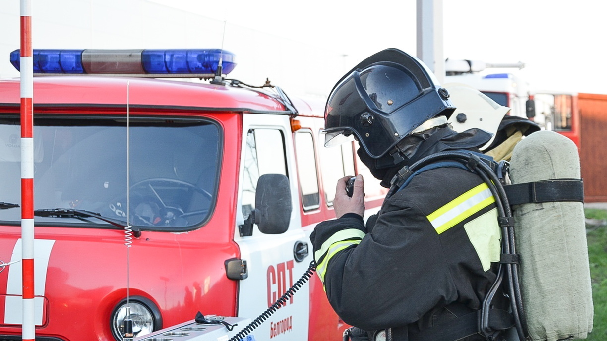 Во Владивостоке пожарные потушили загоревшуюся торговую точку