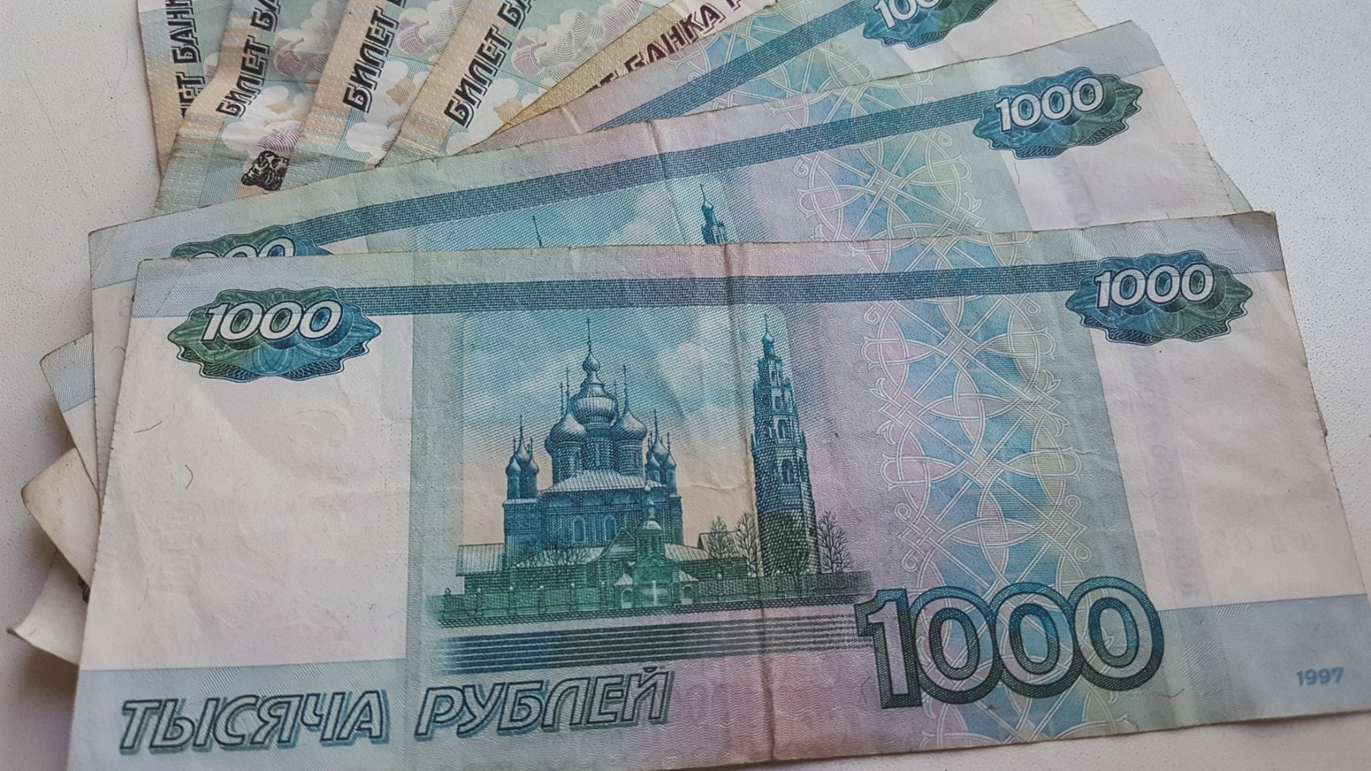 16 поддельных купюр обнаружили в банках Приморского края