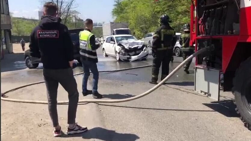 Смялась и вспыхнула: автомобиль разнесло на клочки во Владивостоке — видео