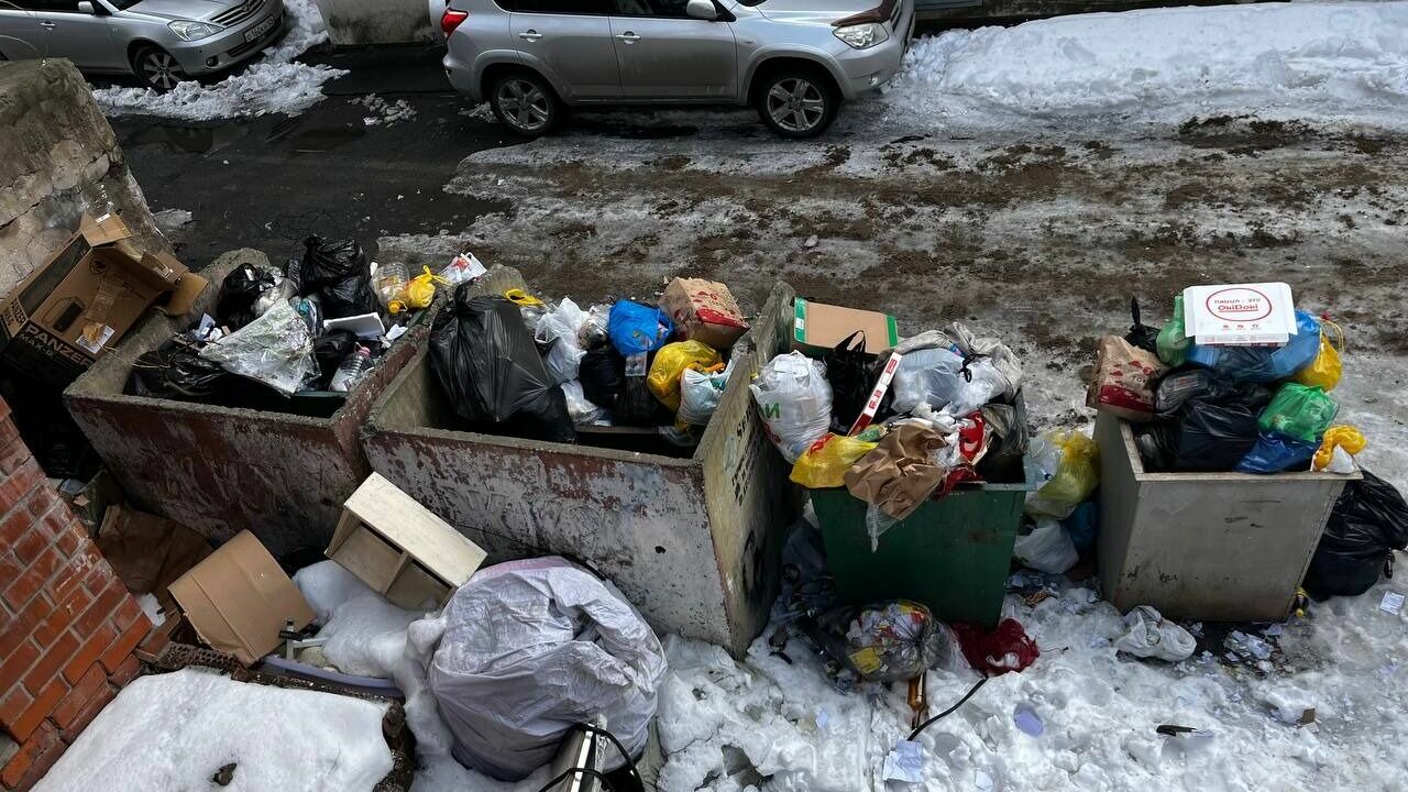 Приморцы уже устали: вонь и смрад окутывают дома в центре Владивостока