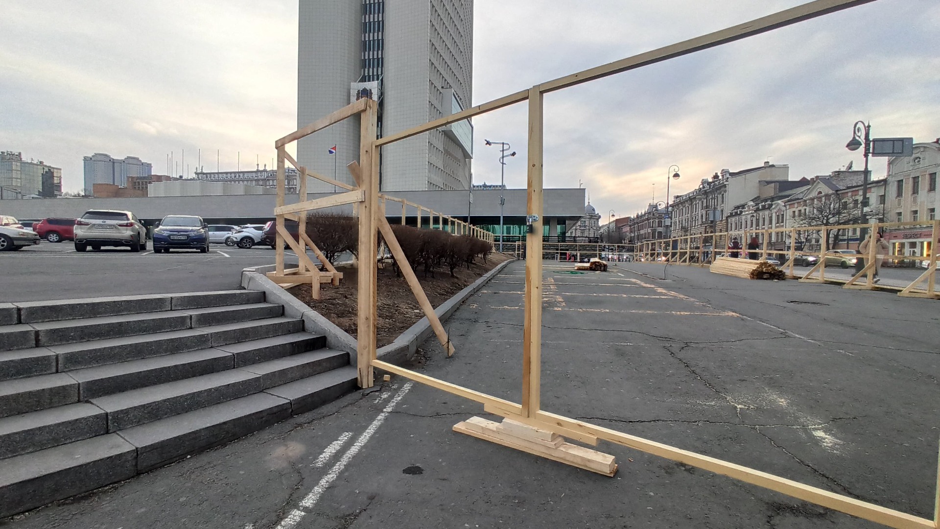 Новый сквер строят возле центральной площади Владивостока