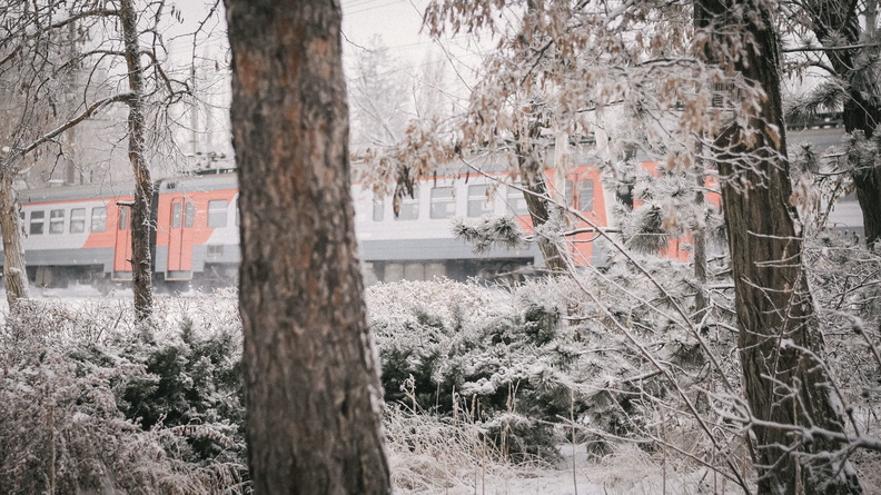 Под контролем губернатора: рабочие устраняют последствия снегопада во Владивостоке