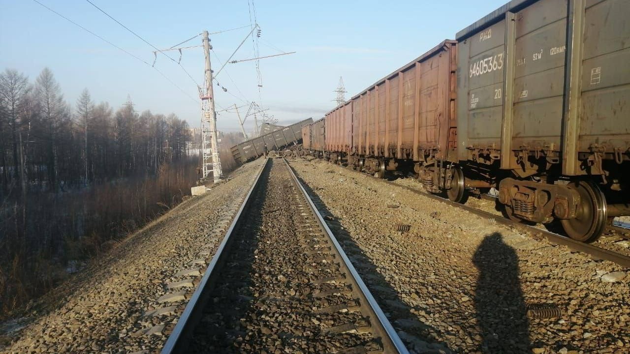 20 вагонов сошли с рельс в Амурской области, поезд Владивосток — Москва задержат