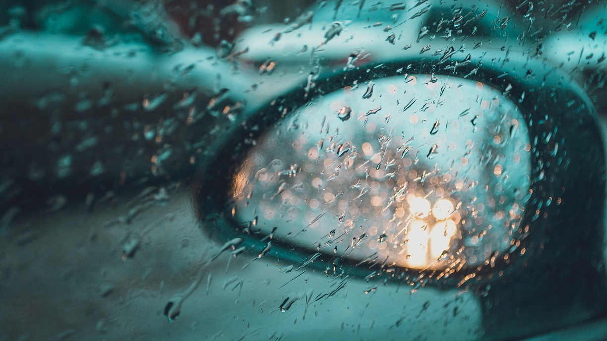 Похолодание, мощный ветер и дождь: синоптики уточнили время удара стихии в Приморье