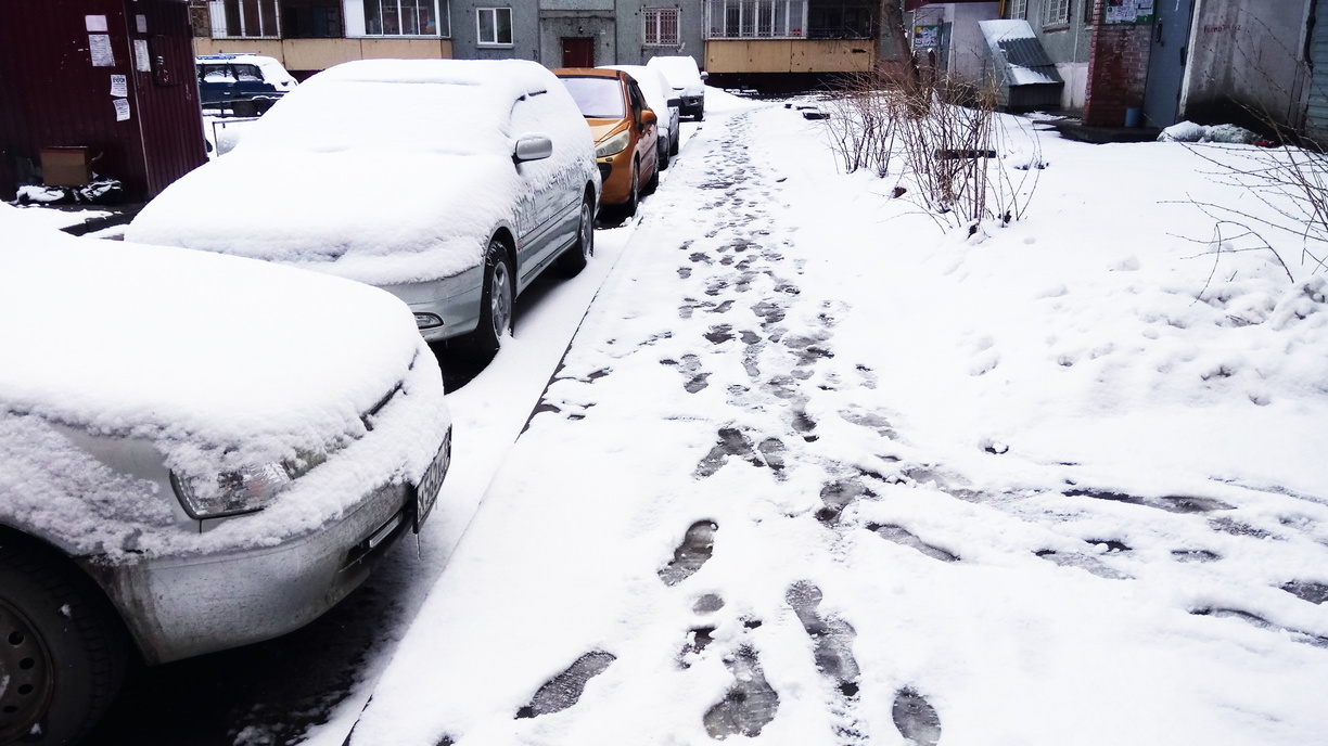 Управляющую компанию во Владивостоке оштрафовали за наледь и снег во дворах