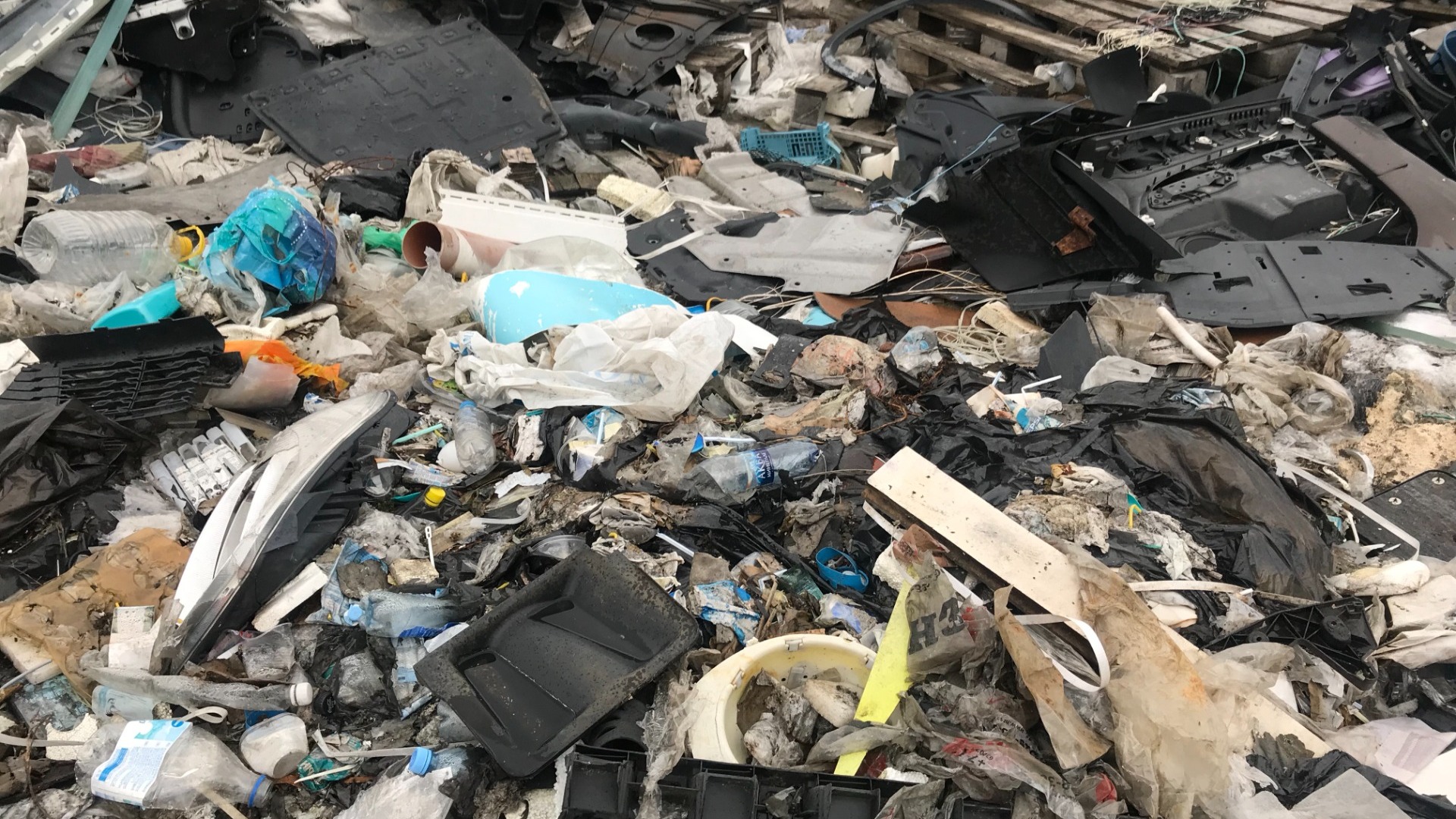 «Все дворы завалены мусором»: читинцы жалуются на утопающий в отходах город