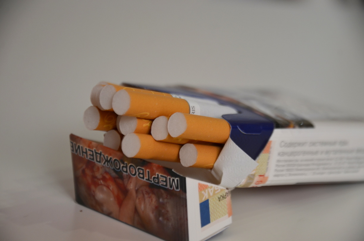 В ГД предложили штрафовать за курение рядом с беременными или детьми