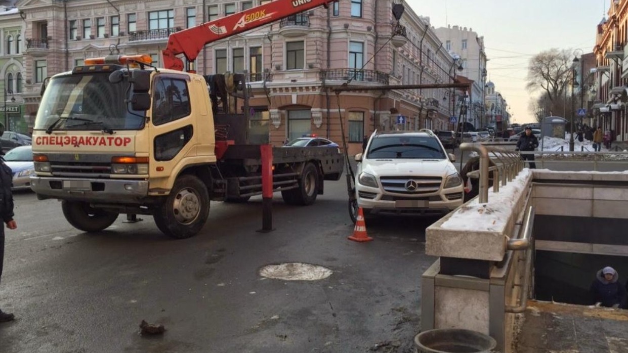 Массовая эвакуация авто начнется во Владивостоке за нарушение одного из правил