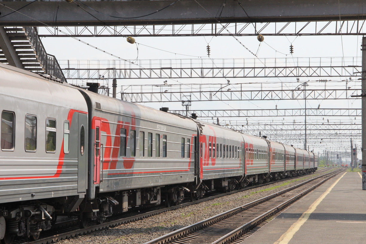 Поезд во Владивосток задержался из-за схода состава с рельсов в Омской области