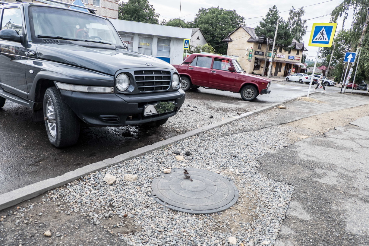 Тротуар превратился в проезжую часть: жители Владивостока в гневе