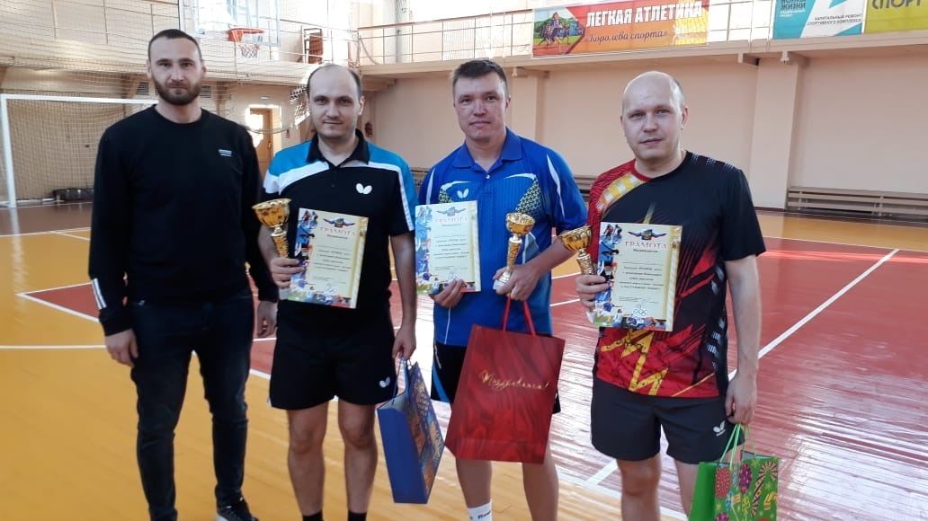 Молодого и успешного главу Спасска-Дальнего поздравляют представители спорта