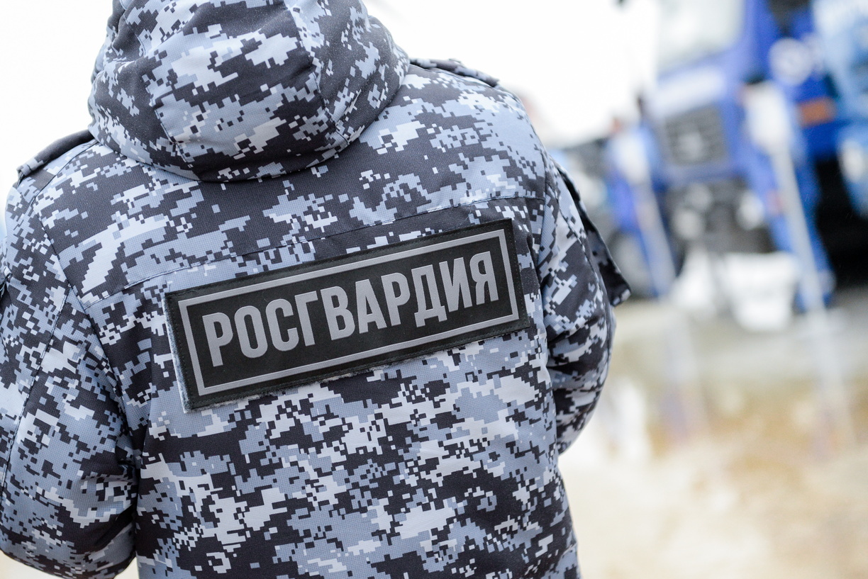Горожане взволнованы: в центре Владивостока работают силовики