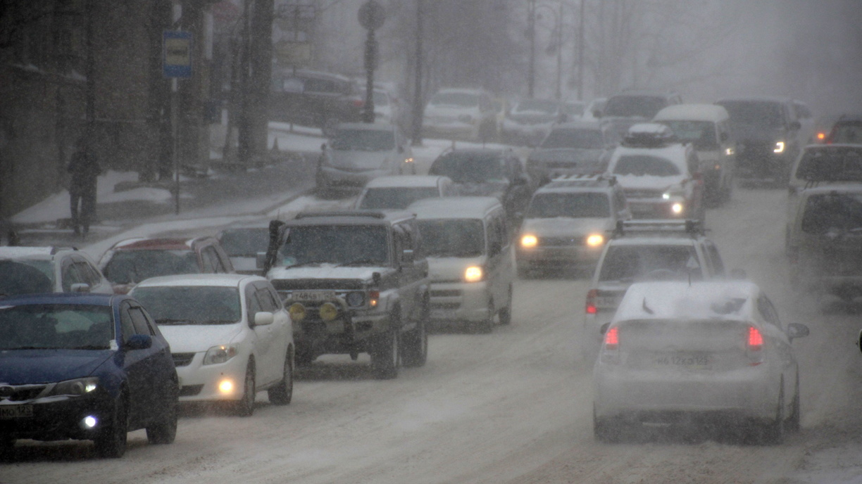 Мокрый снег и гололёд: власти Владивостока назвали время удара стихии