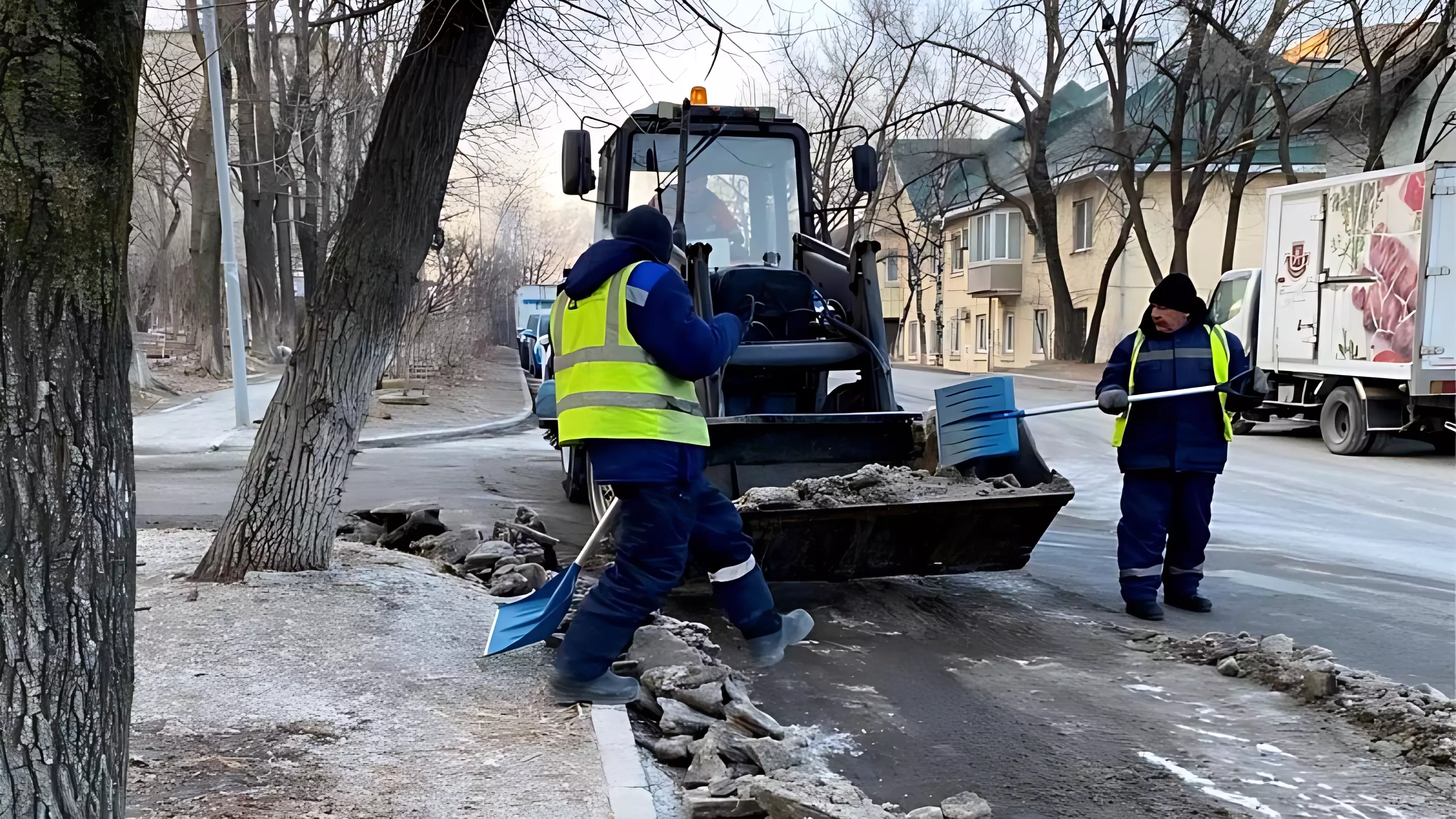 Во Владивостоке дорожники успешно боролись со льдом на городских улицах