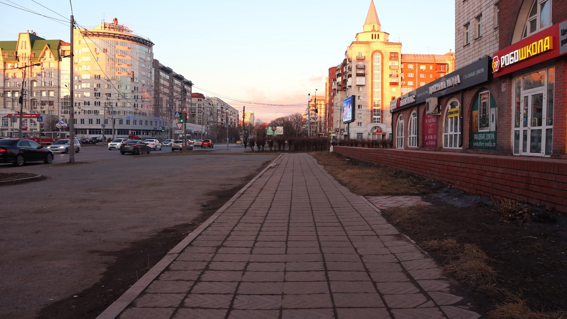 Водитель из Владивостока заплатит 2000 рублей за езду по тротуарам