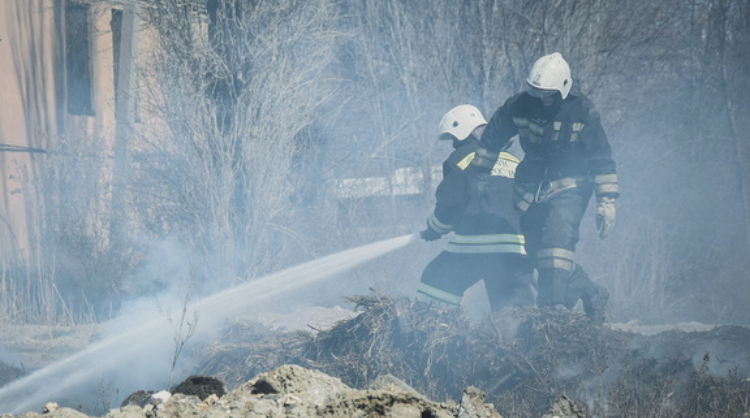 В Приморье во время пожара эвакуировали 18 человек и их животных
