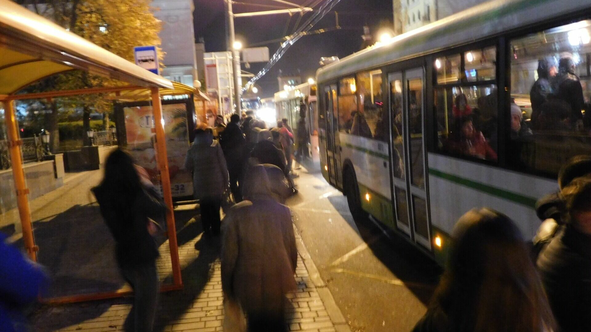 Автобус «проехался» по пешеходам во Владивостоке — видео