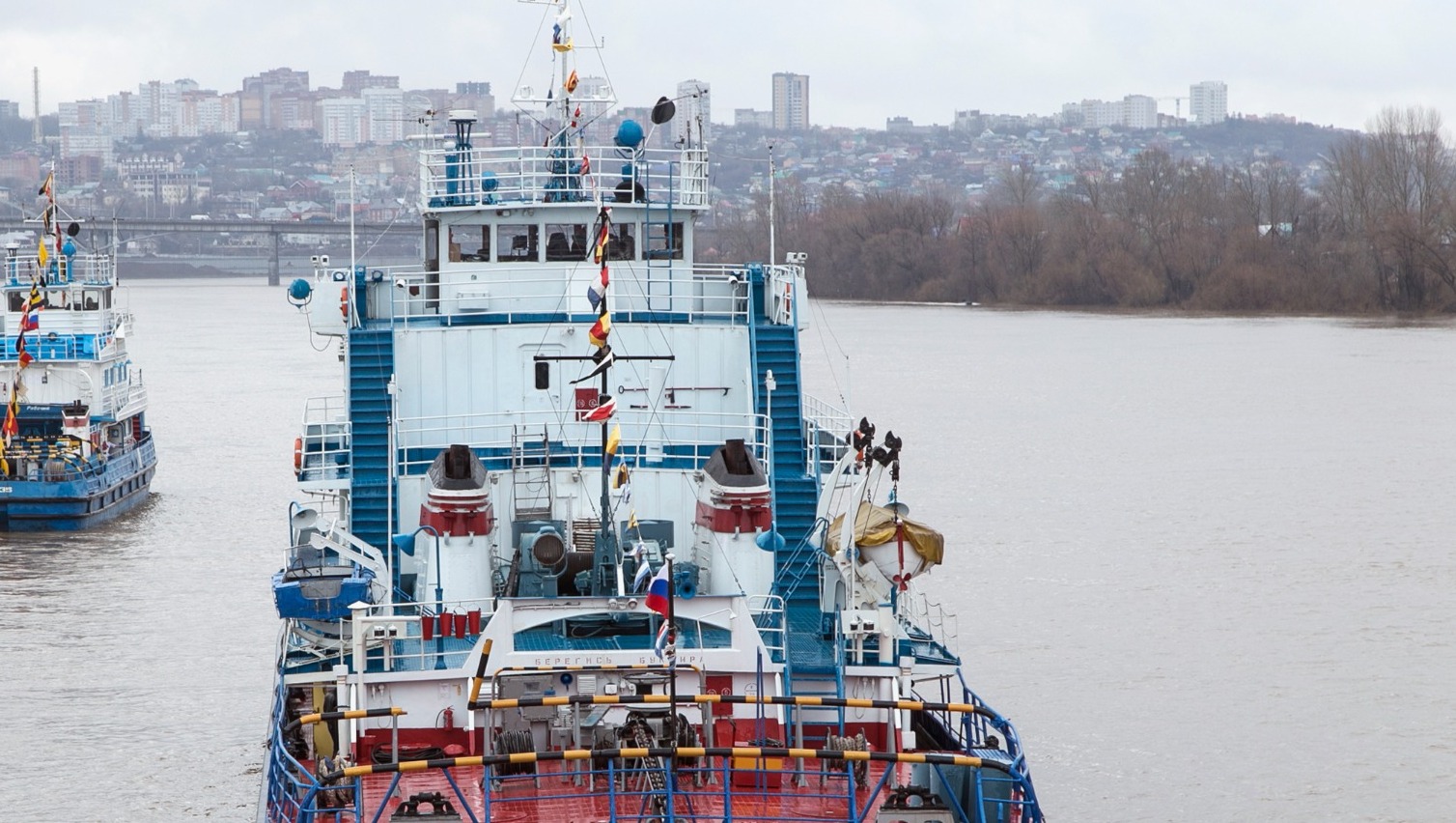 Власти Южной Кореи задержали судно, которое двигалось во Владивосток