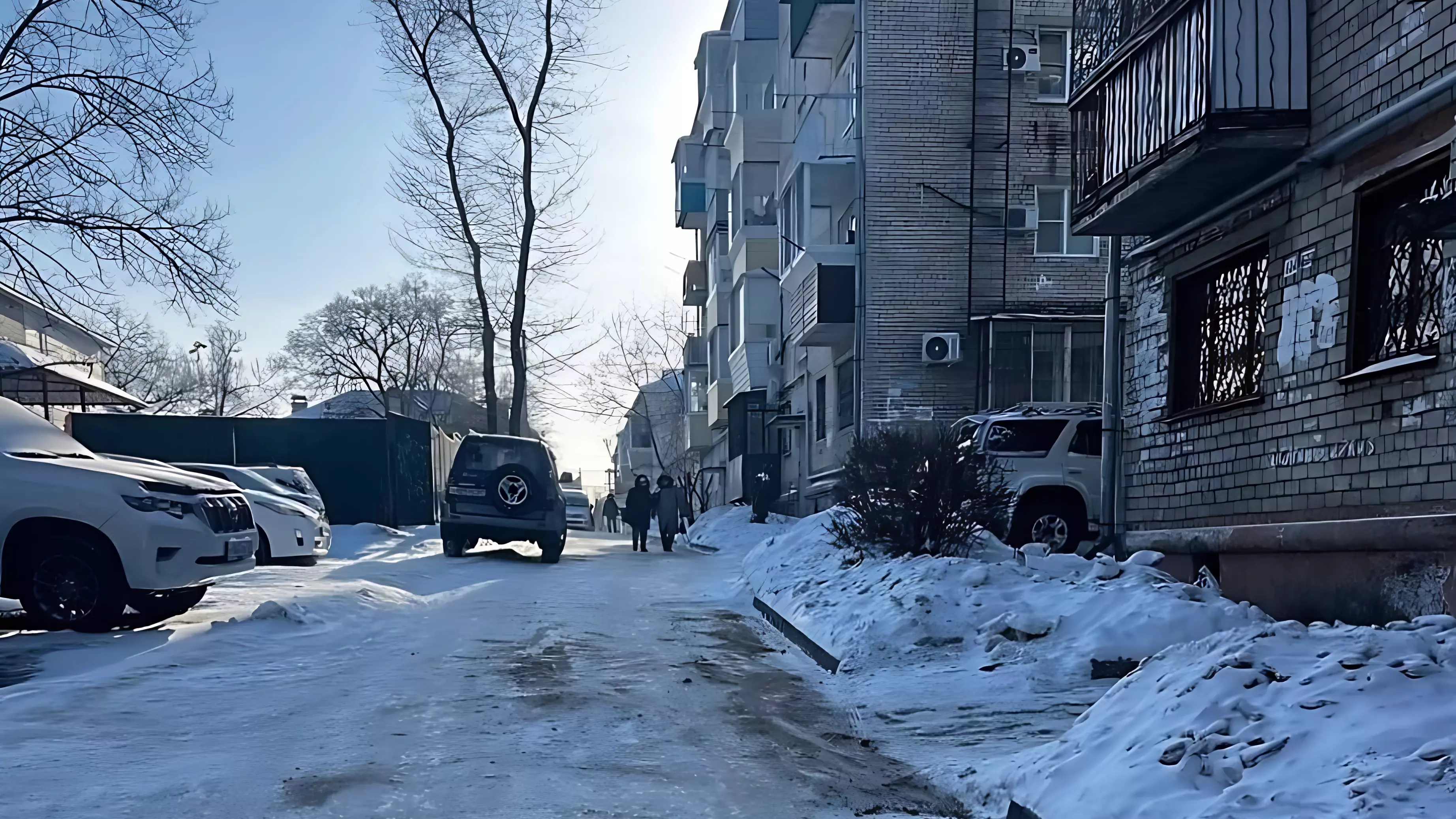 Качество уборки хабаровских дворов от снега и льда проверили сотрудники госжилнадзора