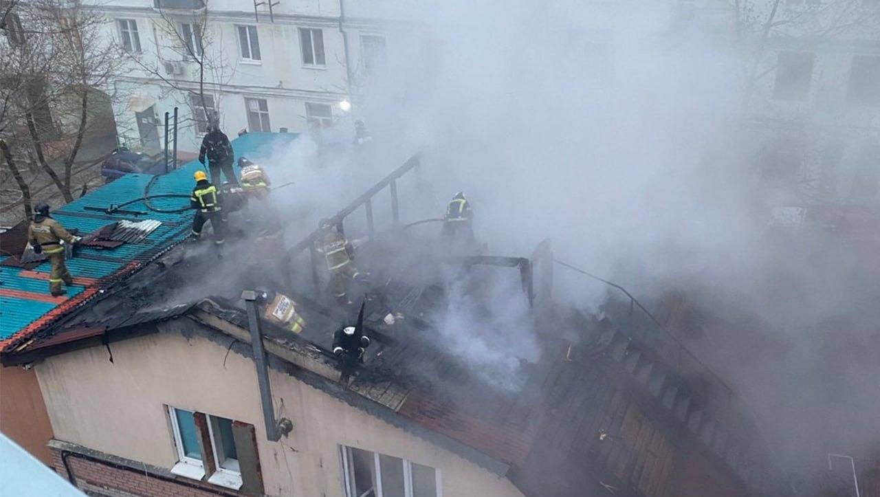 Почему загорелась гостиница-жилой дом выяснит прокуратура во Владивостоке