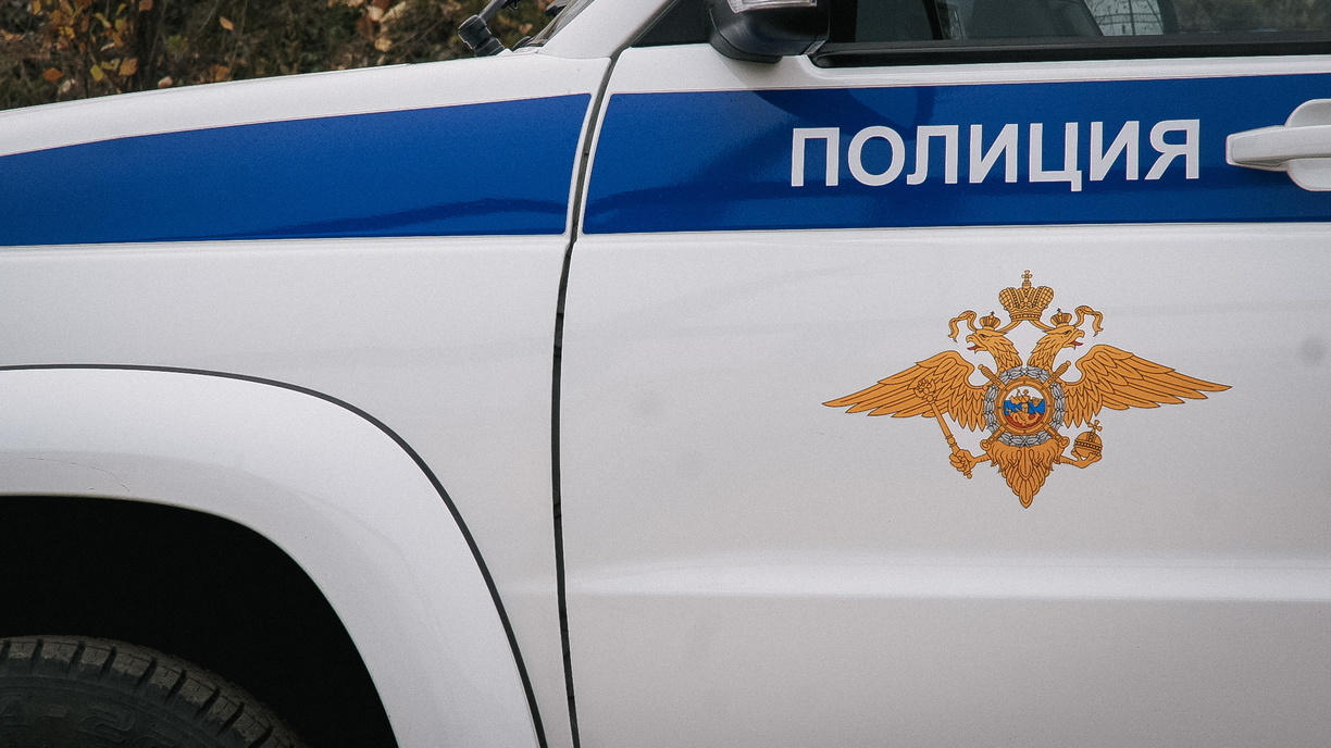 В Челябинске погиб человек при наезде автомобиля на остановку