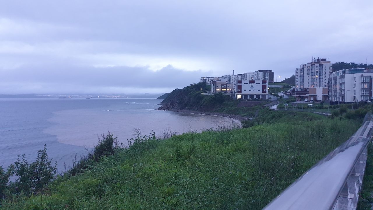 Одна из бухт Владивостока загрязняется стоками со стройки