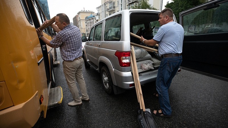 Сотрудники мэрии Владивостока отправились помогать пострадавшим в Уссурийске