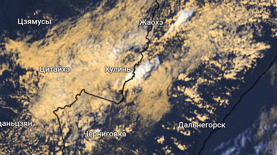 «Прямо сейчас идёт ливень»: названо место точечного удара непогоды в Приморье