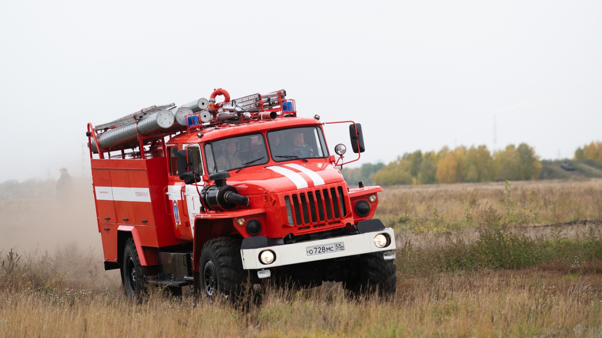 Пожарные потушили загоревшуюся машину в Надеждинском районе Приморья
